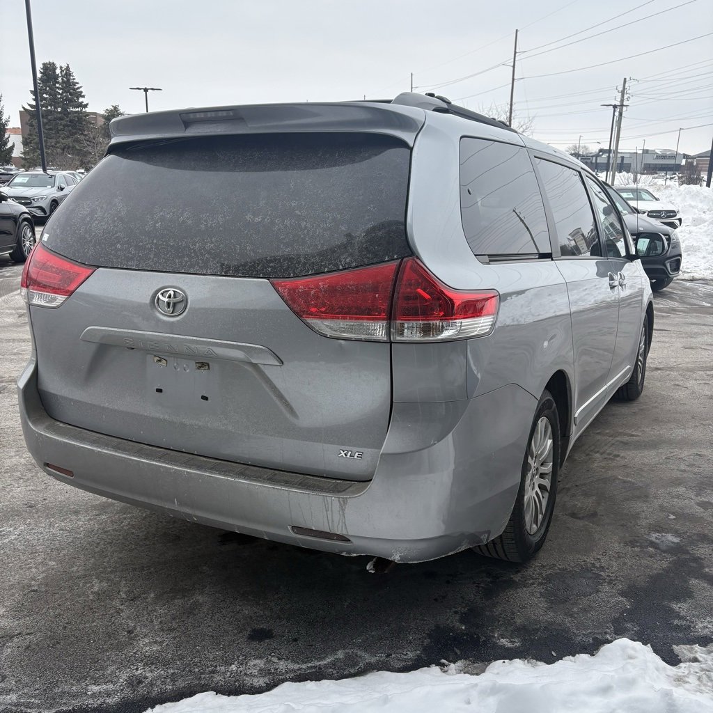Used 2014 Toyota Sienna XLE image 9