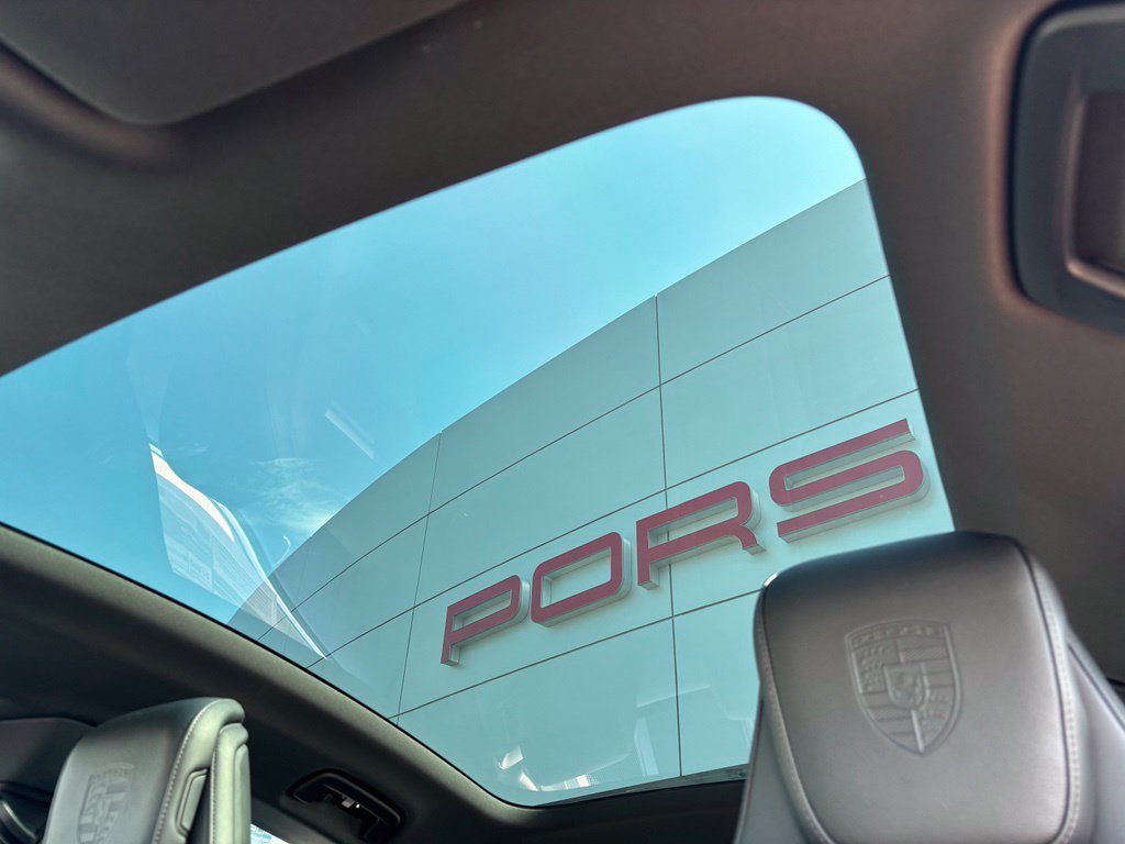 New 2026 Porsche Taycan 4S AWD/4WD image 33