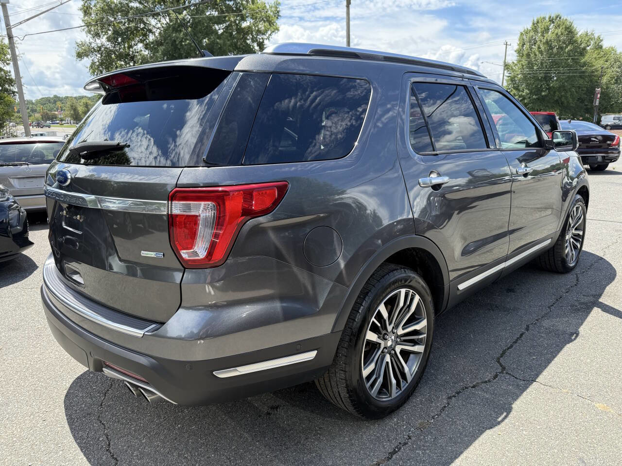 Used 2018 Ford Explorer Platinum image 4