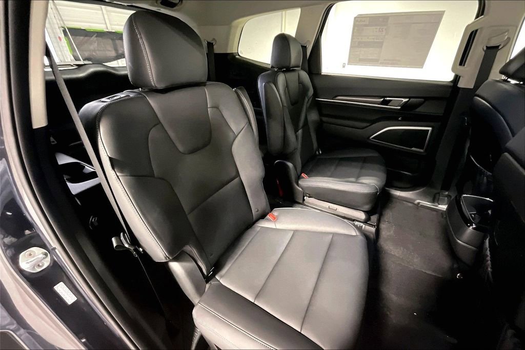 New 2025 Kia Telluride S image 17