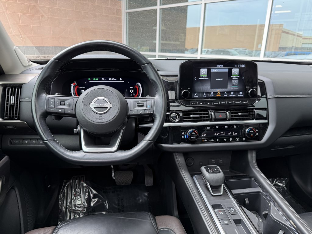 Used 2023 Nissan Pathfinder Platinum image 16
