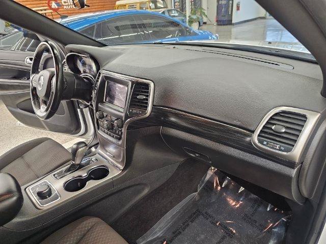 Used 2020 Jeep Grand Cherokee Laredo AWD/4WD image 14