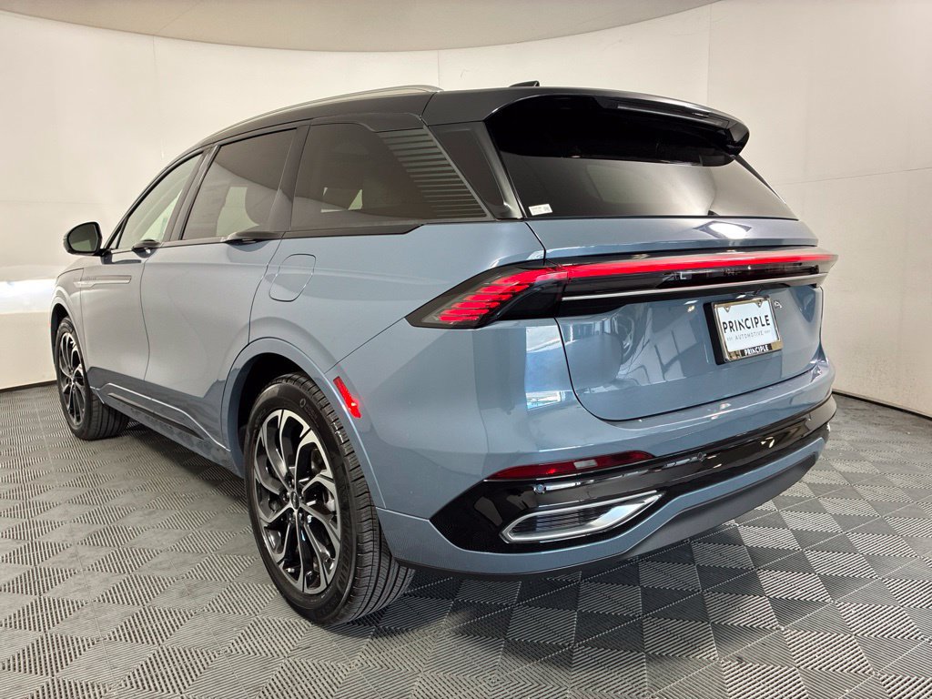 Used 2025 Lincoln Nautilus Reserve AWD/4WD image 7