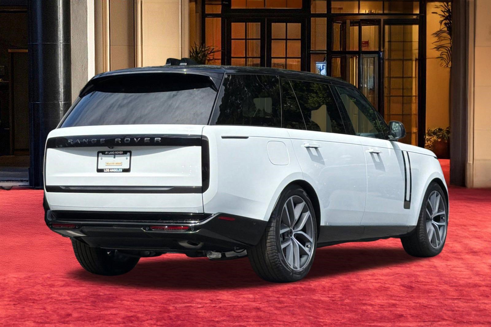New 2026 Land Rover Range Rover Long Wheelbase SE AWD/4WD image 9