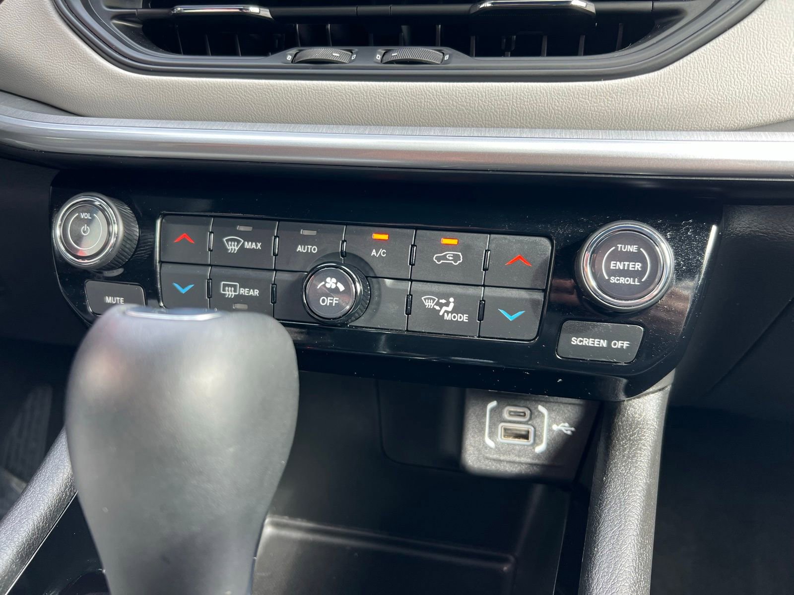 Used 2025 Jeep Compass Limited image 36