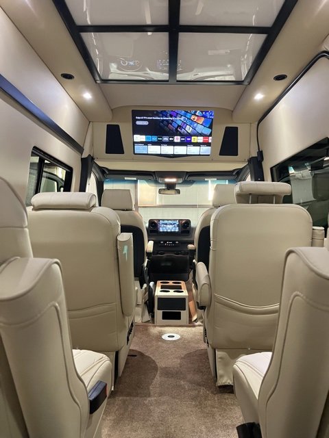 Used 2023 Mercedes-Benz Sprinter 2500 image 14