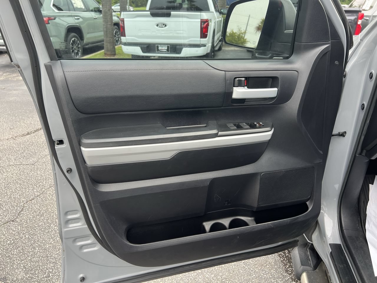 Used 2021 Toyota Tundra SR5 w/ SR5 Upgrade Package AWD/4WD image 14