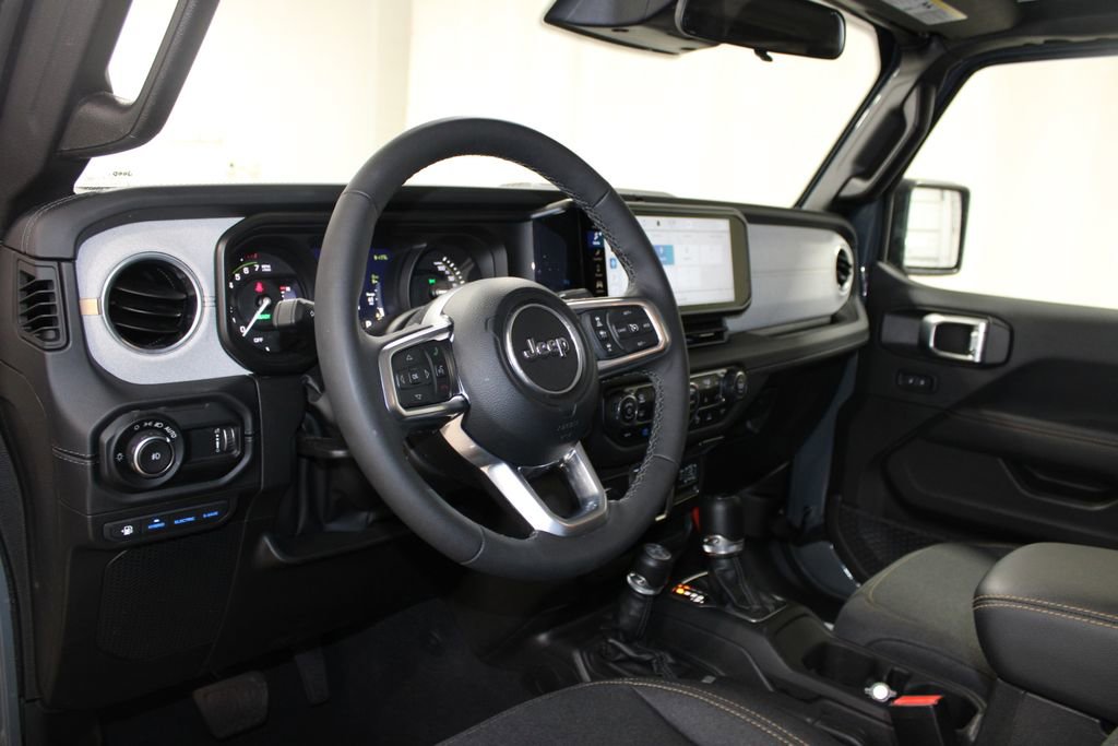 Used 2025 Jeep Wrangler Unlimited Sahara w/ Safety Group image 18