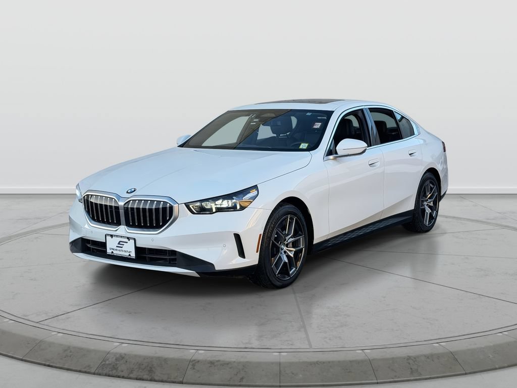 Used 2026 BMW 530i xDrive AWD/4WD image 3