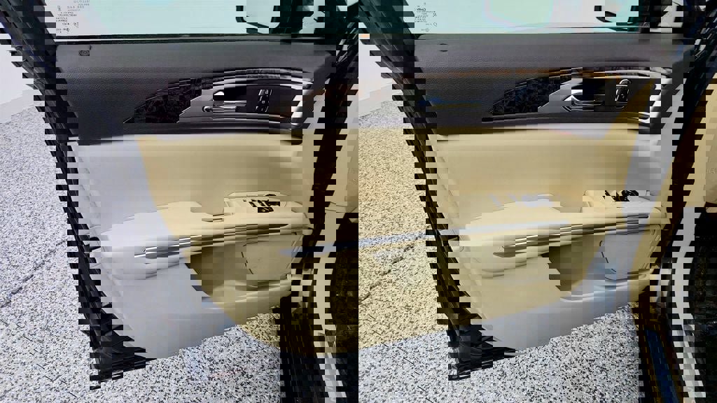 Used 2015 Lincoln MKZ AWD w/ Equipment Group 102A Reserve image 11