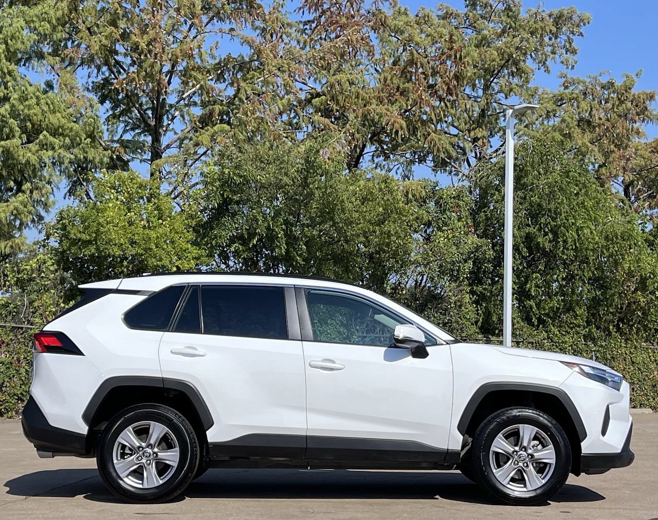Used 2025 Toyota RAV4 XLE FWD image 3