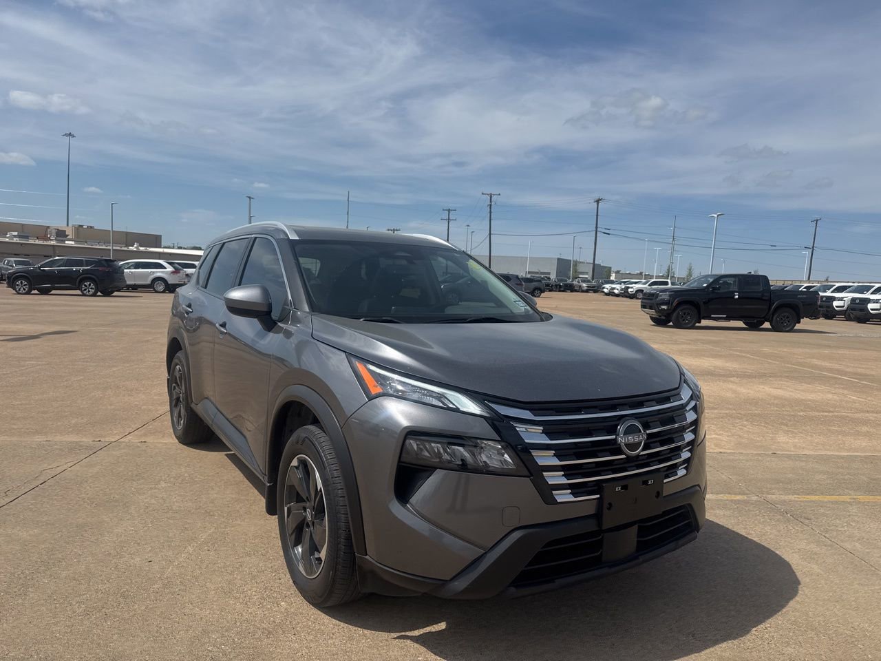 Used 2024 Nissan Rogue SV w/ SV Premium Package image 2