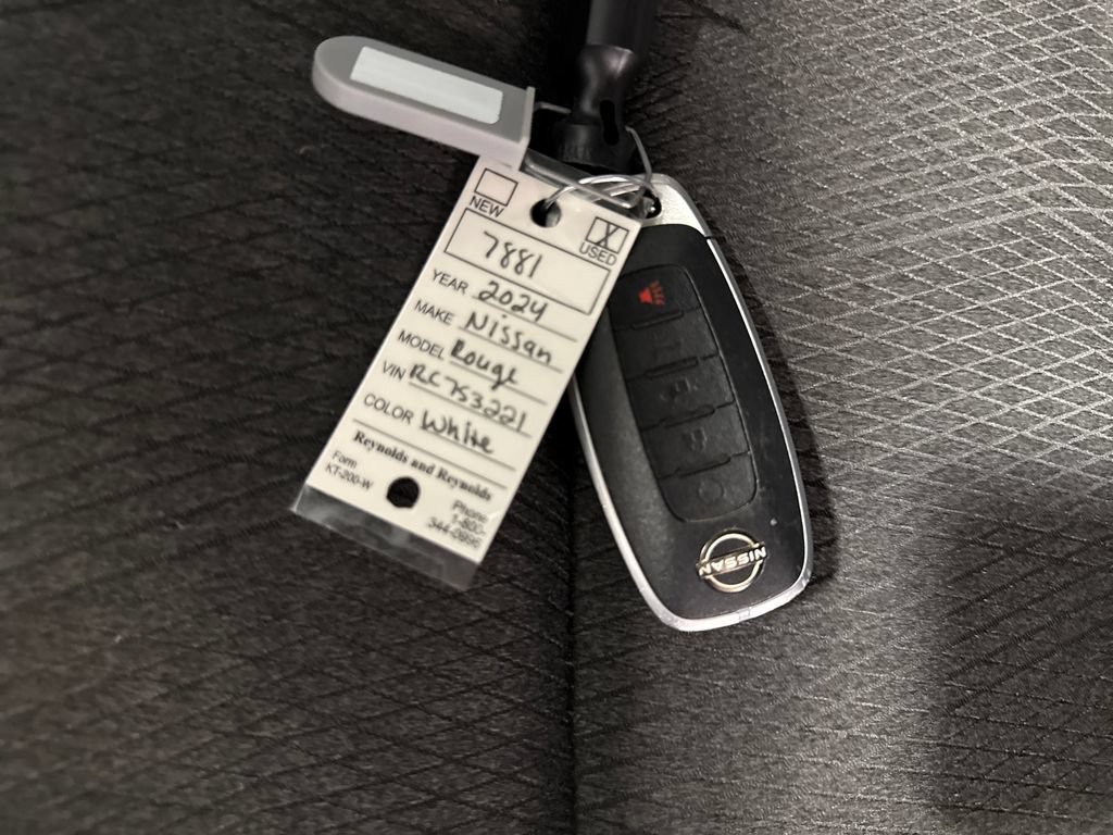 Used 2024 Nissan Rogue SV AWD/4WD image 21