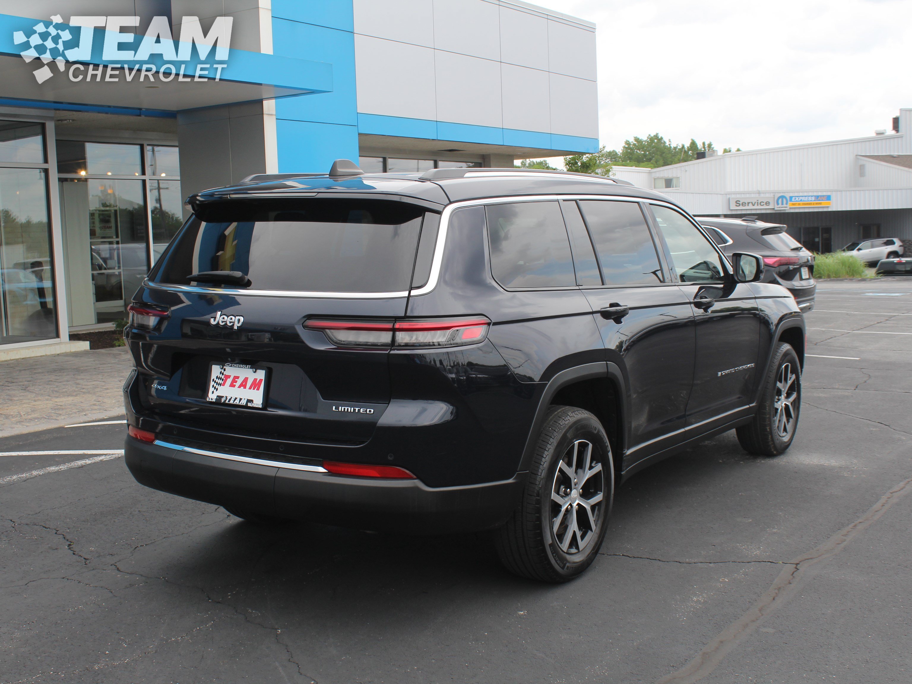 Used 2023 Jeep Grand Cherokee L Limited AWD/4WD image 4