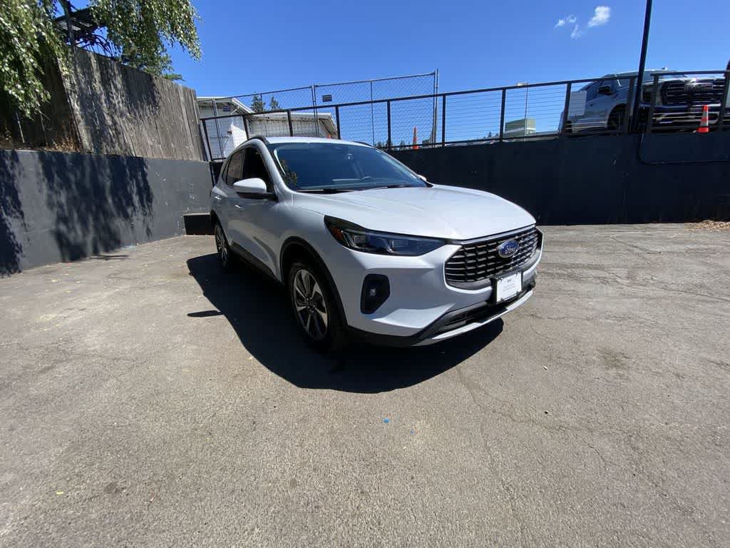 Used 2025 Ford Escape Platinum AWD/4WD image 8