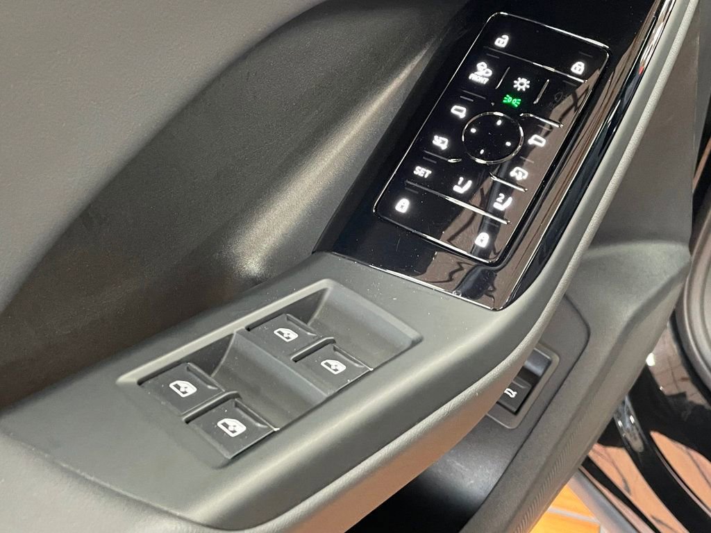 Used 2025 Audi Q6 e-tron Premium Plus w/ Premium Plus image 17