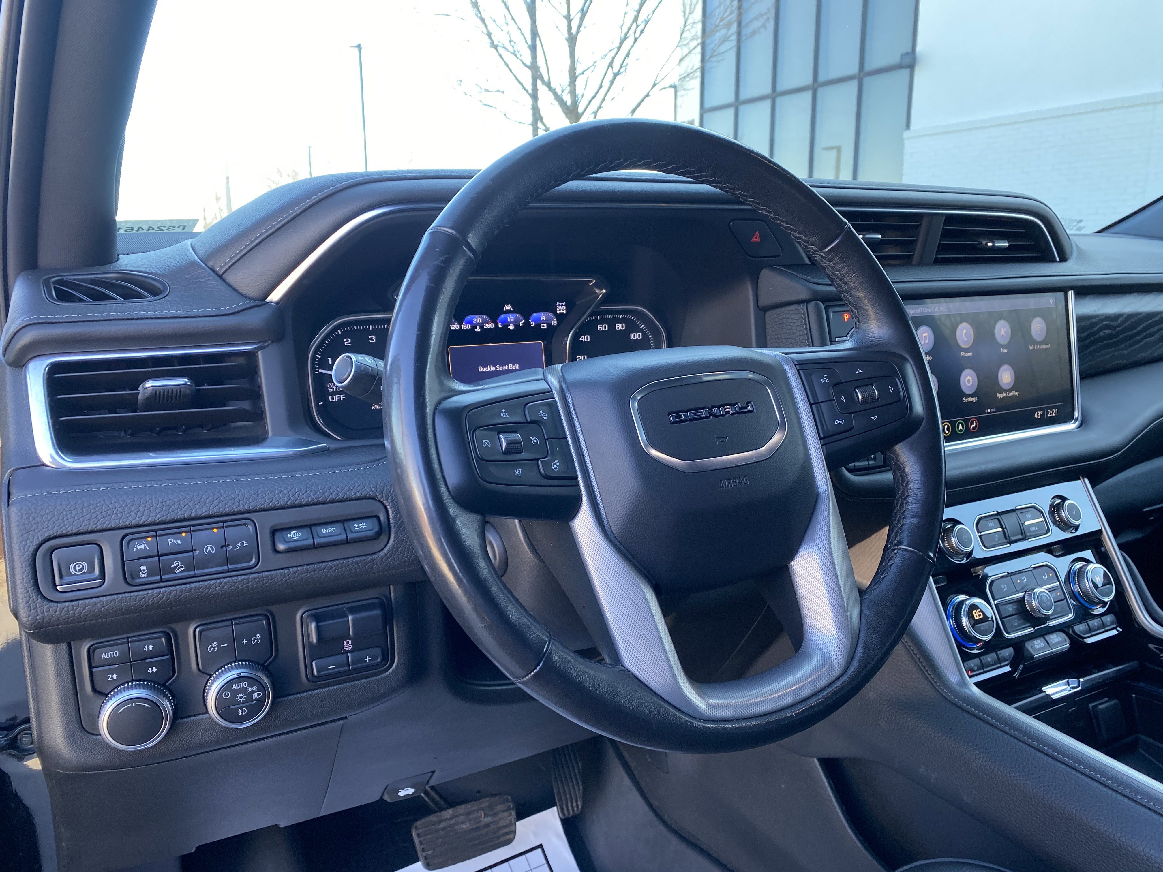 Used 2021 GMC Yukon Denali w/ Denali Premium Package image 17