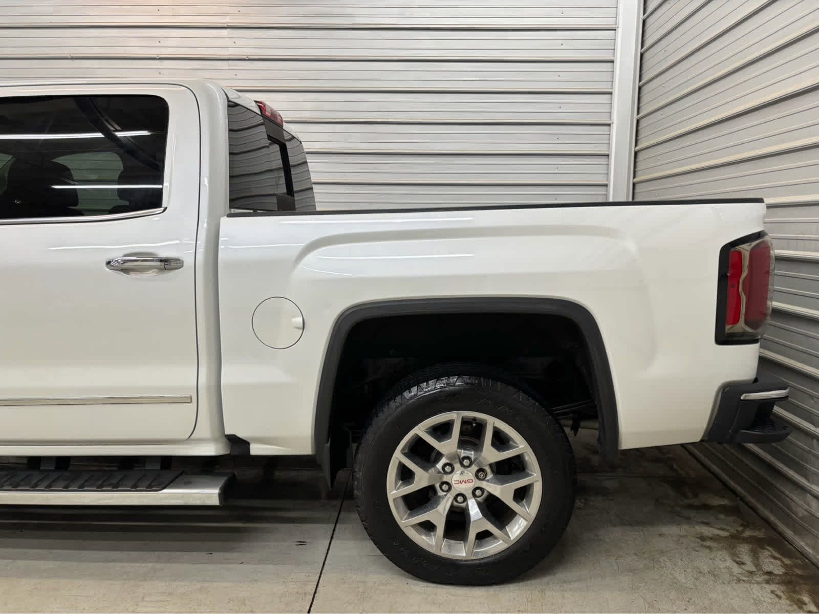 Used 2018 GMC Sierra 1500 SLT AWD/4WD image 5