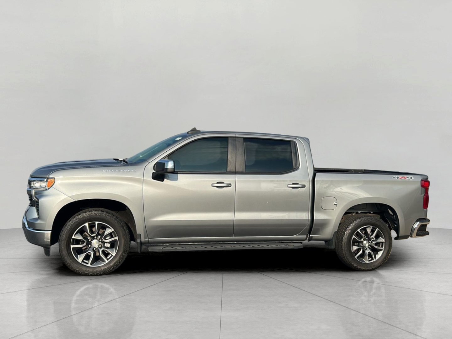 Used 2024 Chevrolet Silverado 1500 LT AWD/4WD image 4