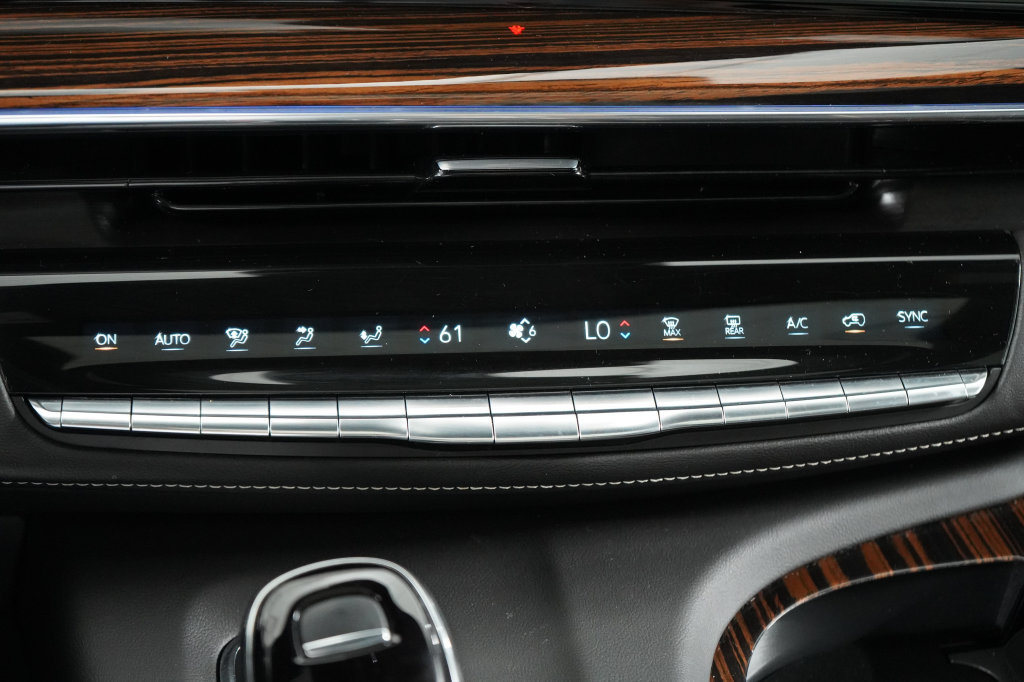 Used 2023 Cadillac Escalade Premium Luxury w/ LPO, Radiant Package AWD/4WD image 32