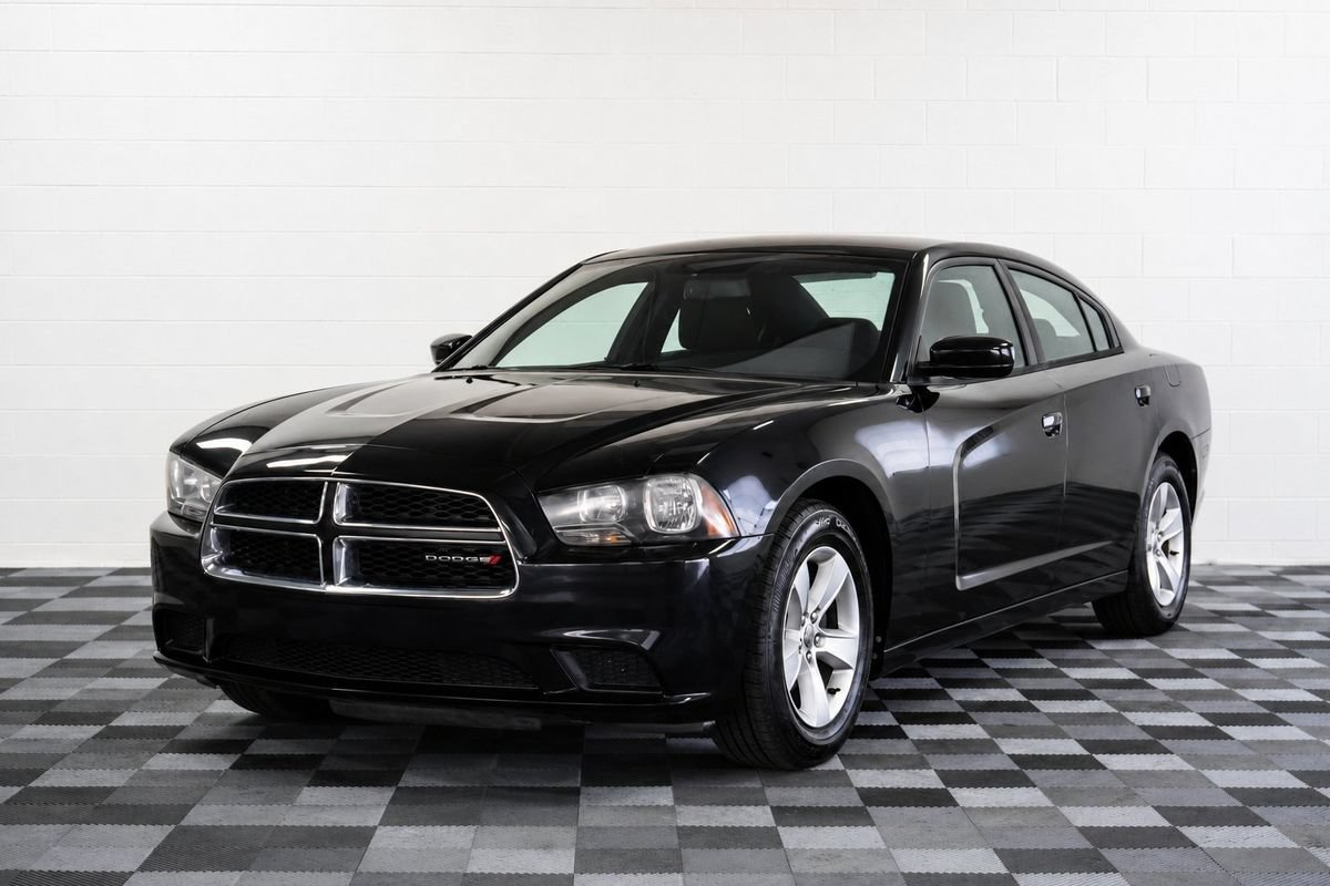 Used 2013 Dodge Charger SE w/ Connectivity Group