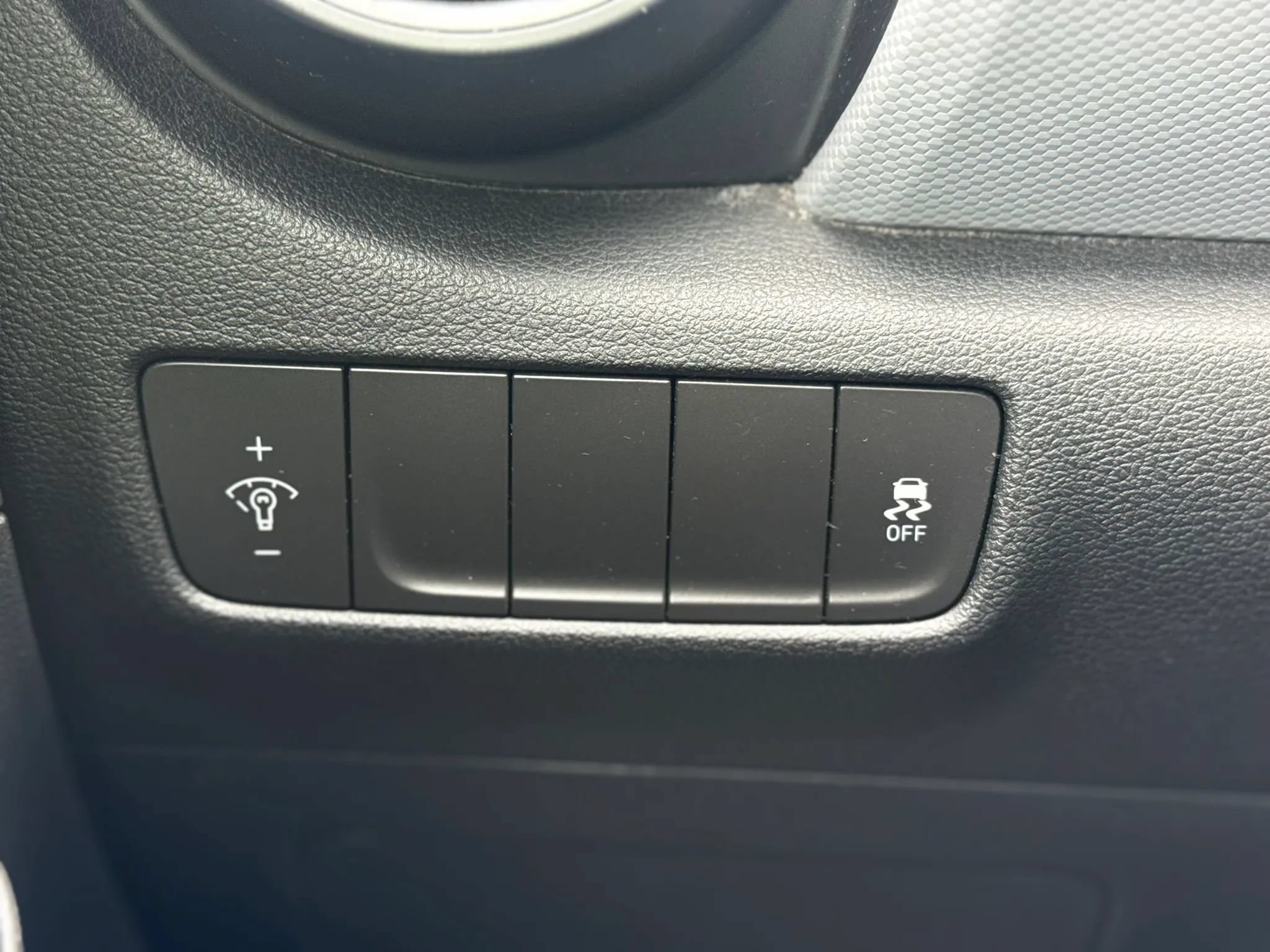 Used 2018 Hyundai Kona SE AWD/4WD image 28
