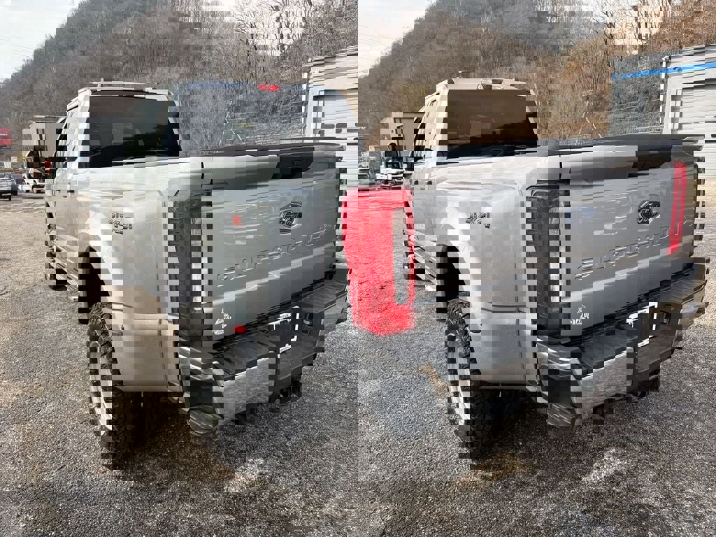 Used 2024 Ford F350 XLT image 5