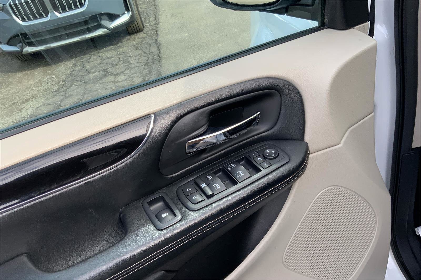 Used 2019 Dodge Grand Caravan SXT image 21