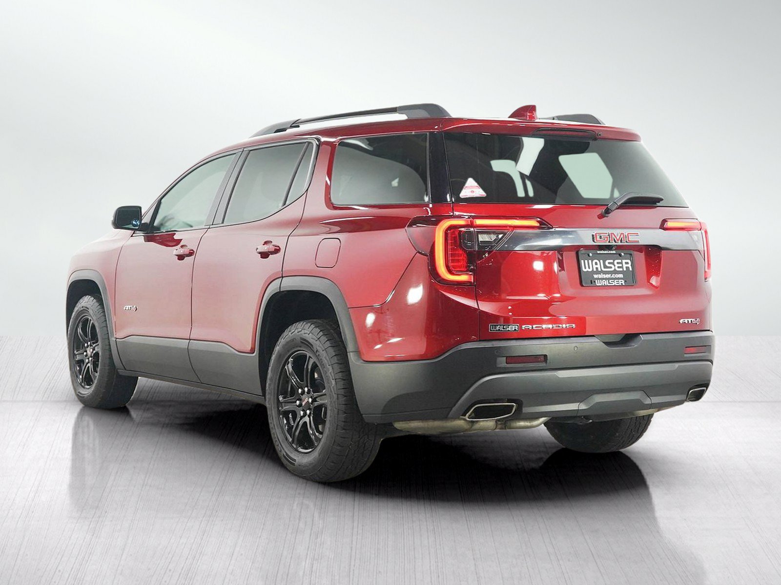 Used 2023 GMC Acadia AT4 w/ Technology Package AWD/4WD image 3