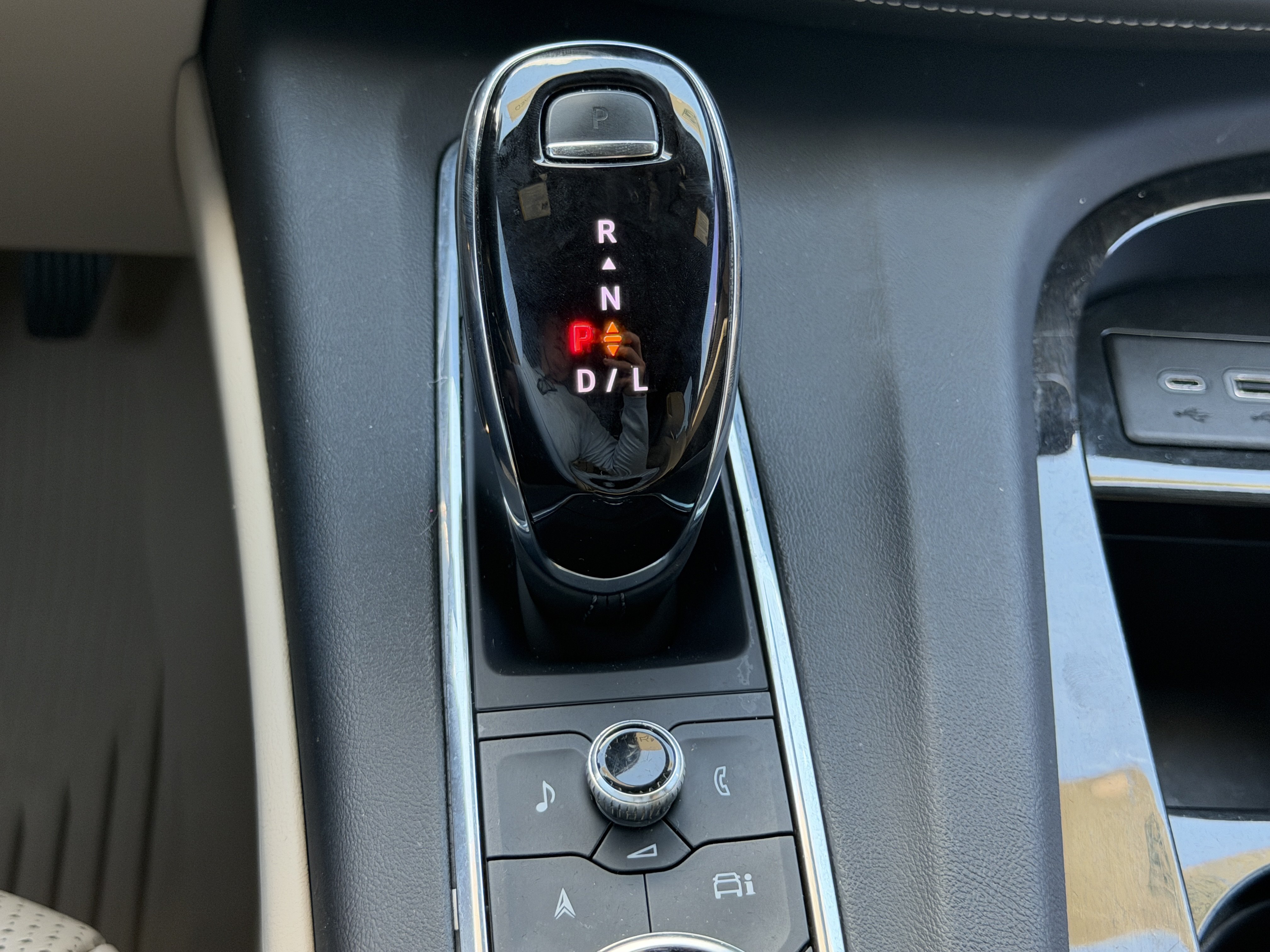 Certified 2023 Cadillac Escalade Premium Luxury AWD/4WD image 27