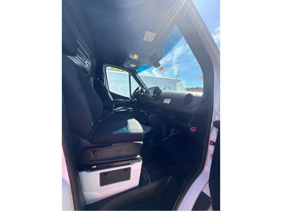 Used 2024 Mercedes-Benz Sprinter 2500 image 18