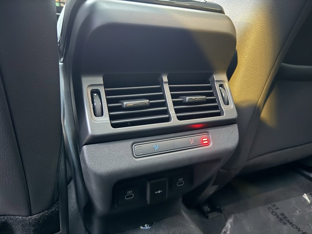 Used 2024 Land Rover Range Rover Evoque Dynamic SE image 13