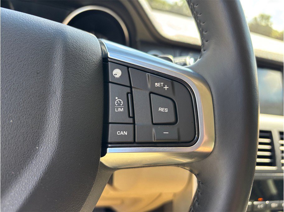 Used 2019 Land Rover Discovery Sport HSE AWD/4WD image 29