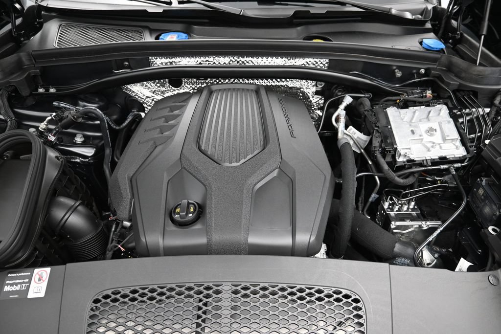 New 2026 Porsche Macan AWD/4WD image 18