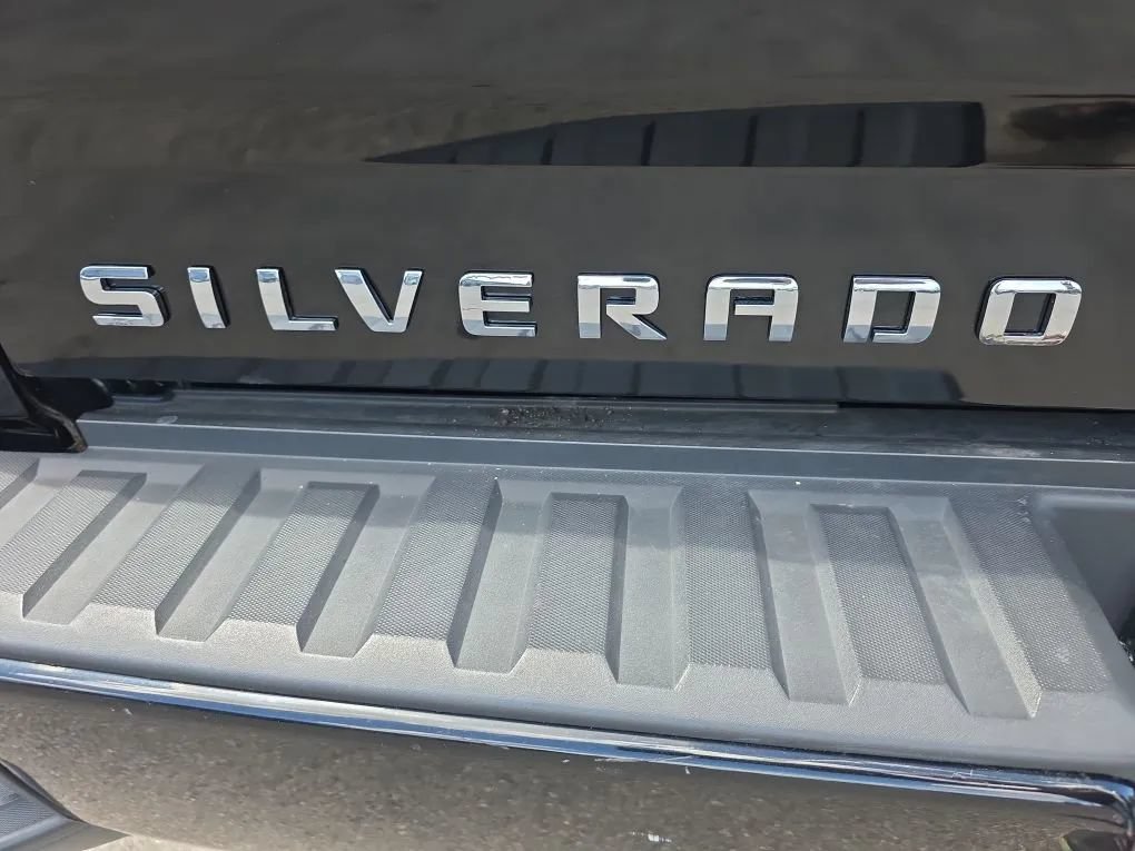 Used 2017 Chevrolet Silverado 1500 LT w/ All Star Edition AWD/4WD image 17