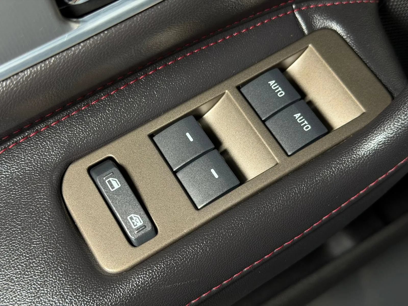 Used 2014 Lincoln MKX FWD w/ Equipment Group 101A image 29