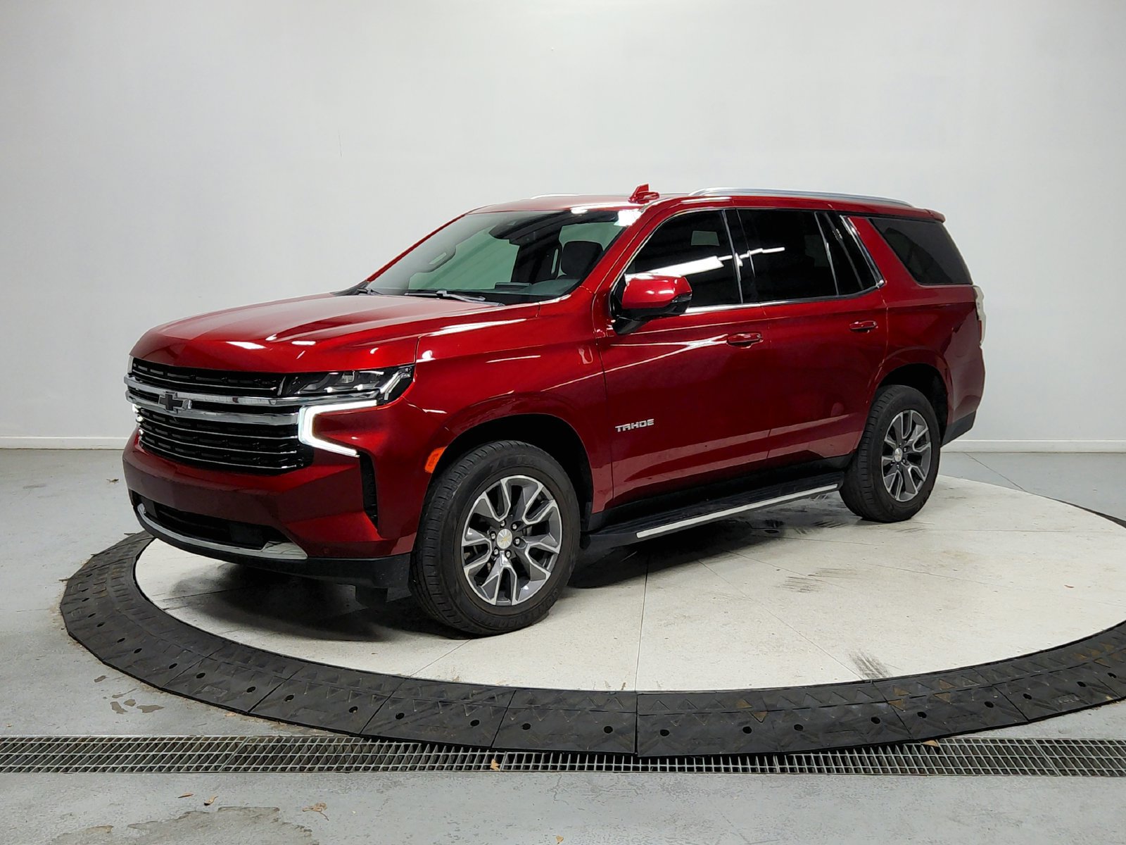 Used 2023 Chevrolet Tahoe LT w/ Luxury Package RWD image 4