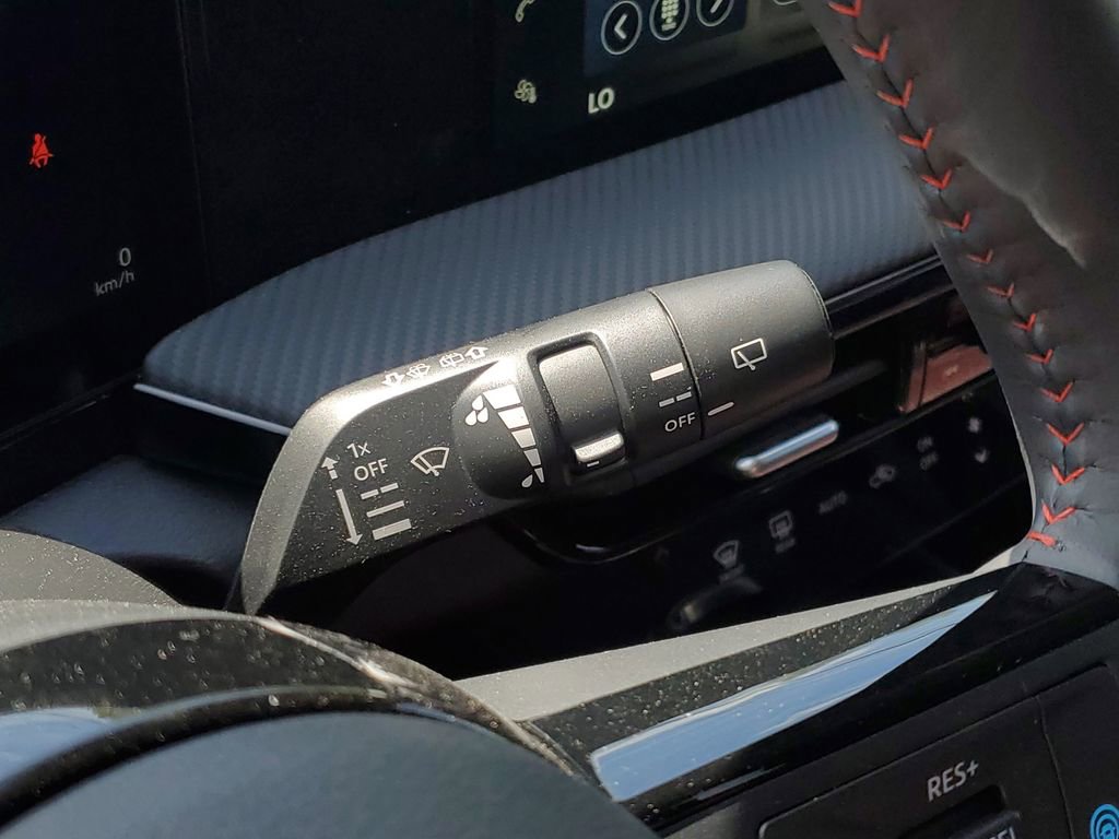 New 2025 Nissan Kicks SR image 17