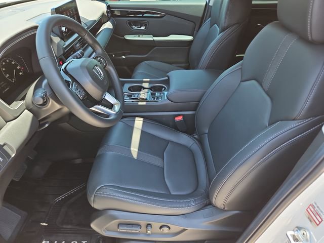 Used 2025 Honda Pilot Touring image 11