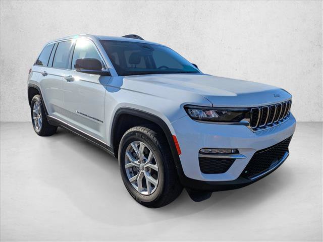 Used 2023 Jeep Grand Cherokee Limited AWD/4WD image 3