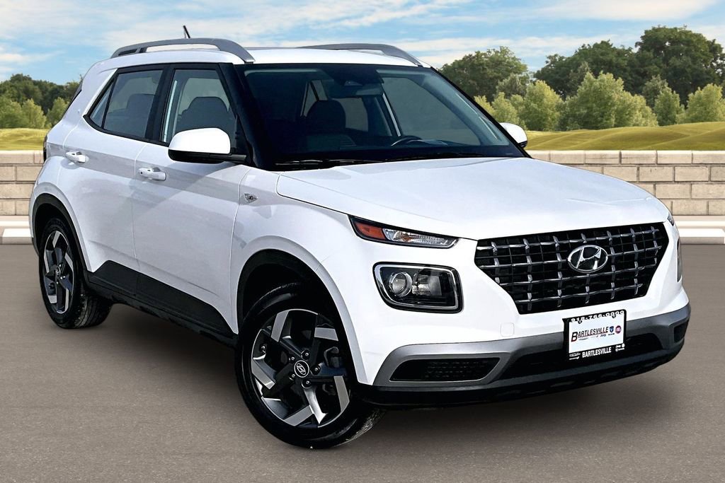Used 2025 Hyundai Venue SEL image 2