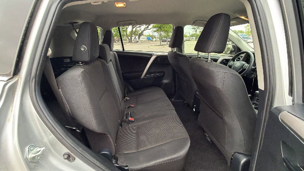 Used 2018 Toyota RAV4 LE image 38