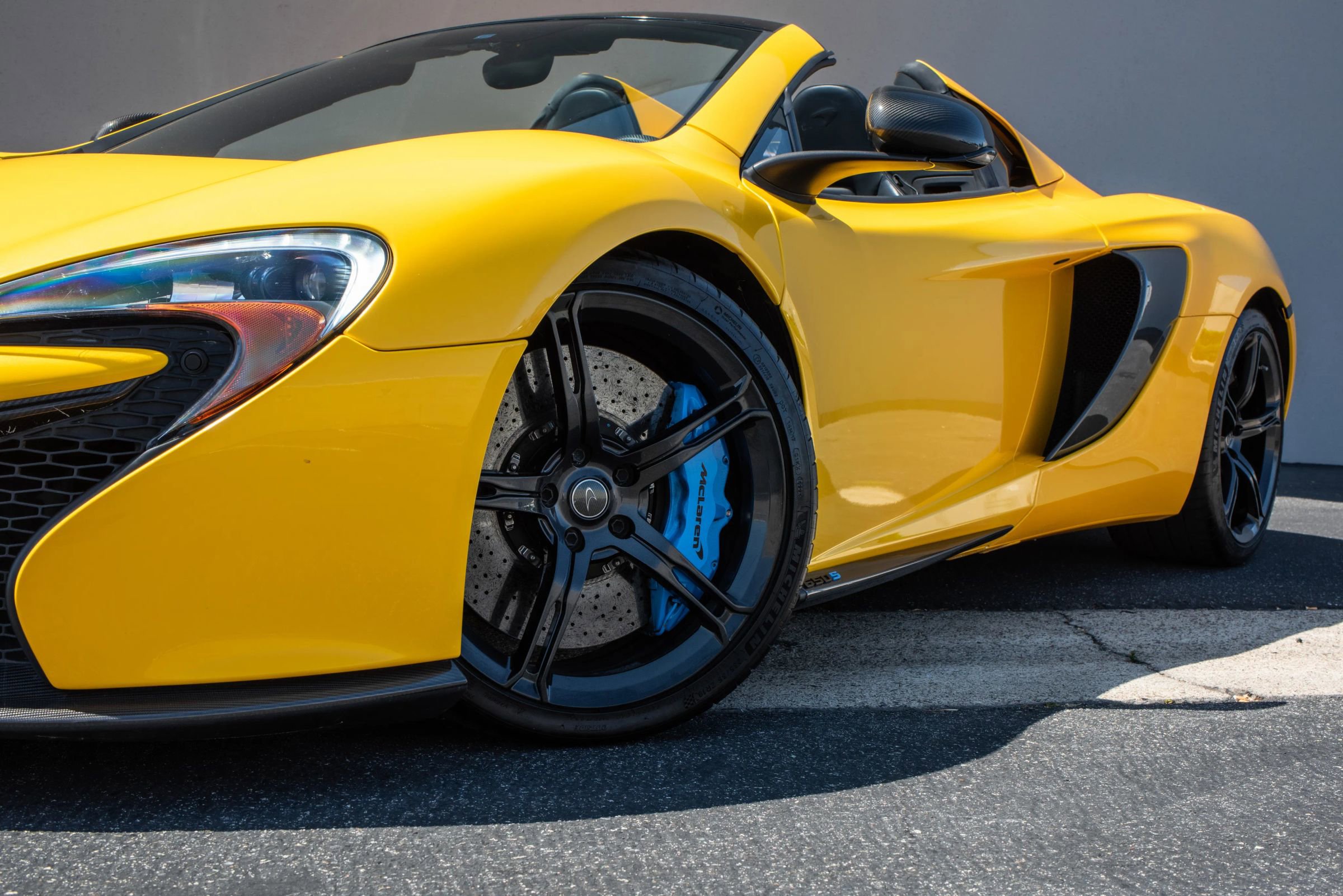 Used 2015 McLaren 650S Spider image 28