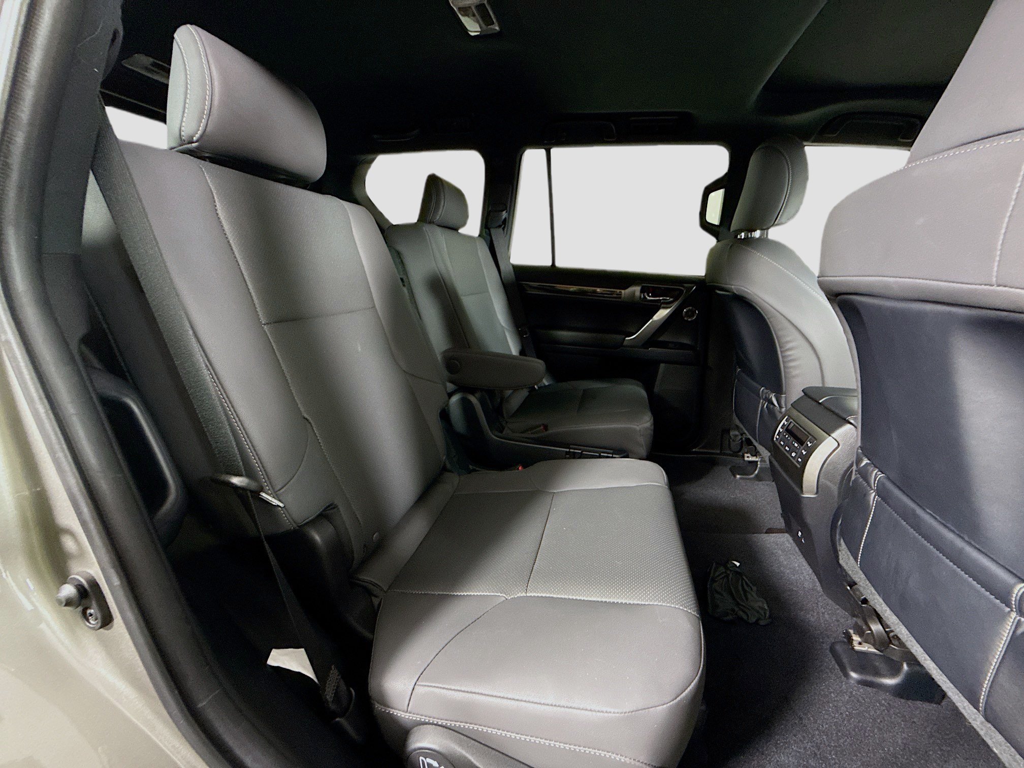 Used 2023 Lexus GX 460 Premium w/ Accessory Package AWD/4WD image 28