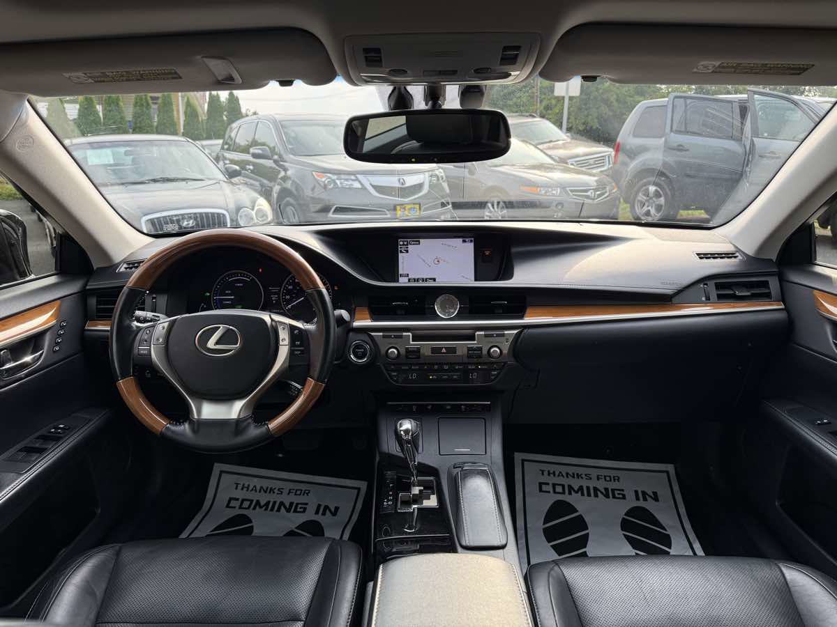 Used 2015 Lexus ES 300h image 13