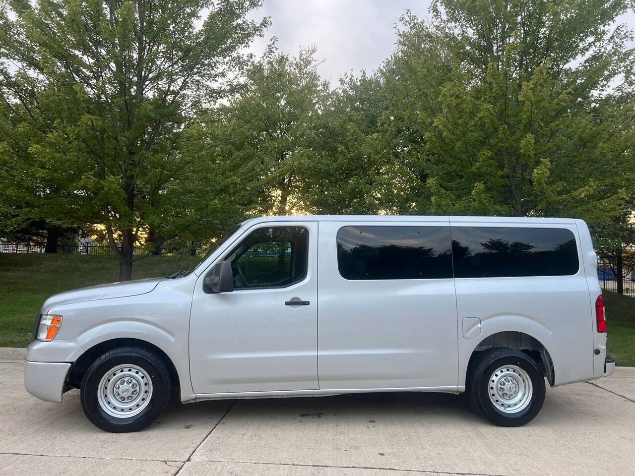 Used 2019 Nissan NV 3500 S image 13