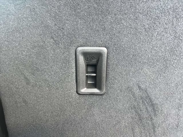 Used 2025 Chevrolet Blazer LT FWD image 11
