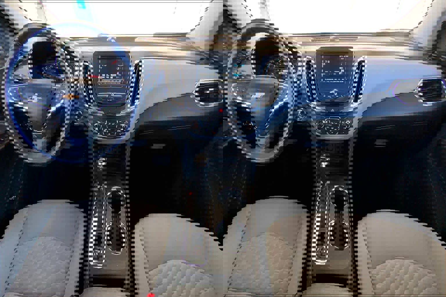 Used 2018 Chevrolet Equinox LT image 16