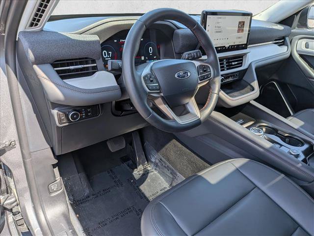 Used 2025 Ford Explorer Active AWD/4WD image 10