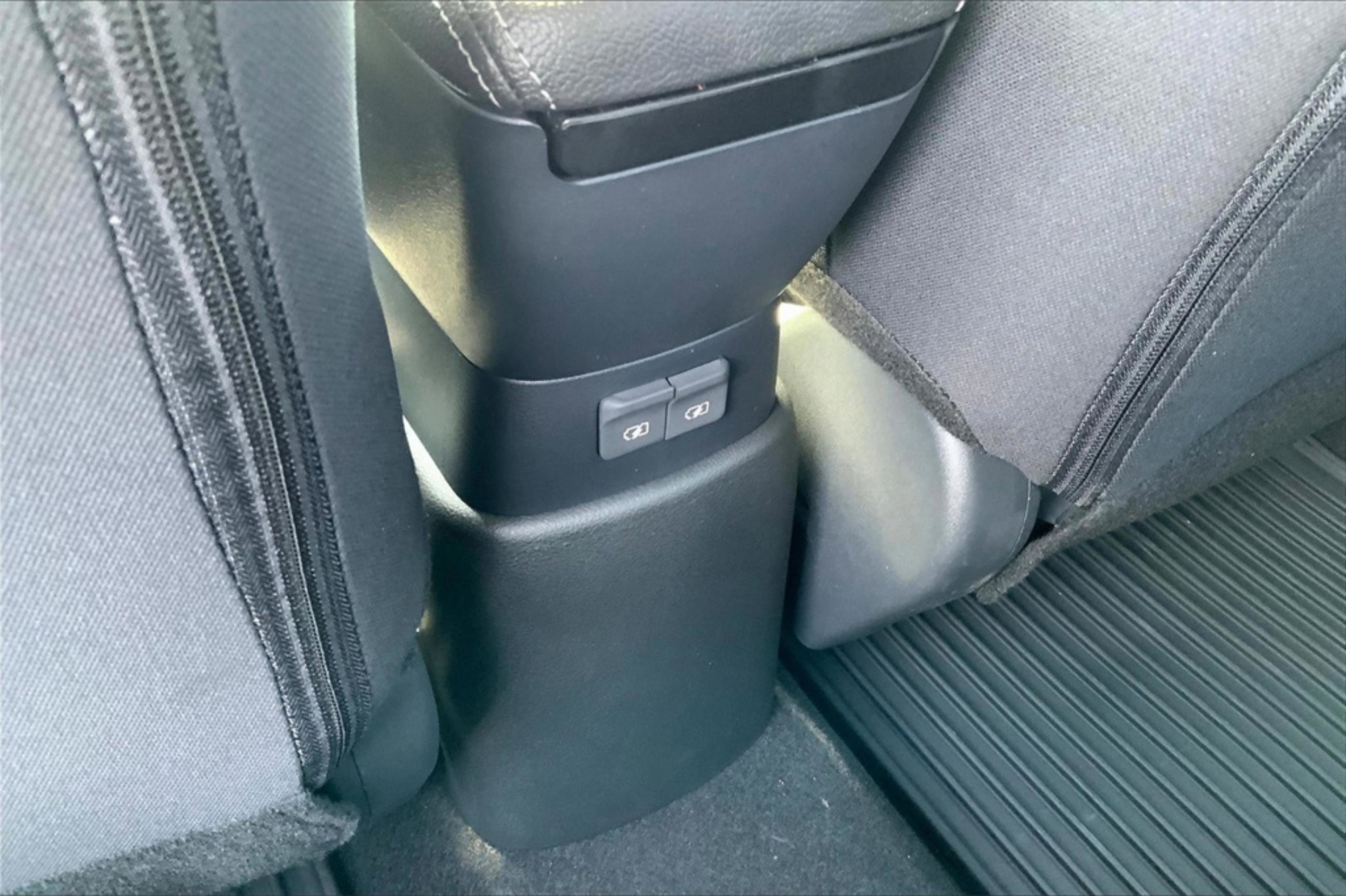 New 2025 Nissan Kicks Play S image 12